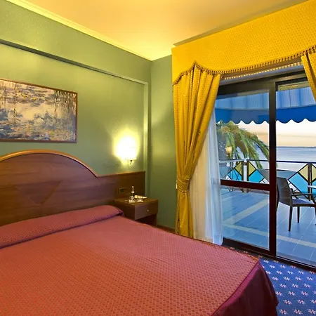 Lido - And Palace מלון 4*