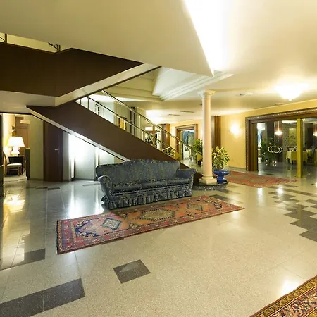 Lido - And Palace מלון 4*